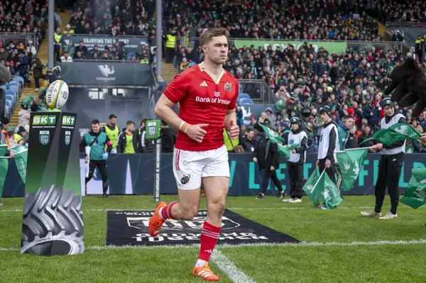 Jack Crowley commits future to Munster despite exit rumours
