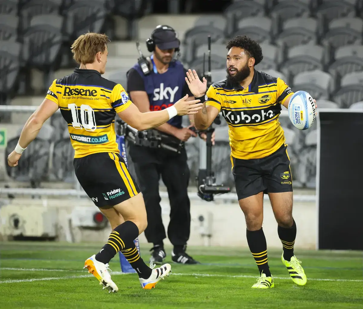 Fineanganofo hat-trick fires Hurricanes to half century