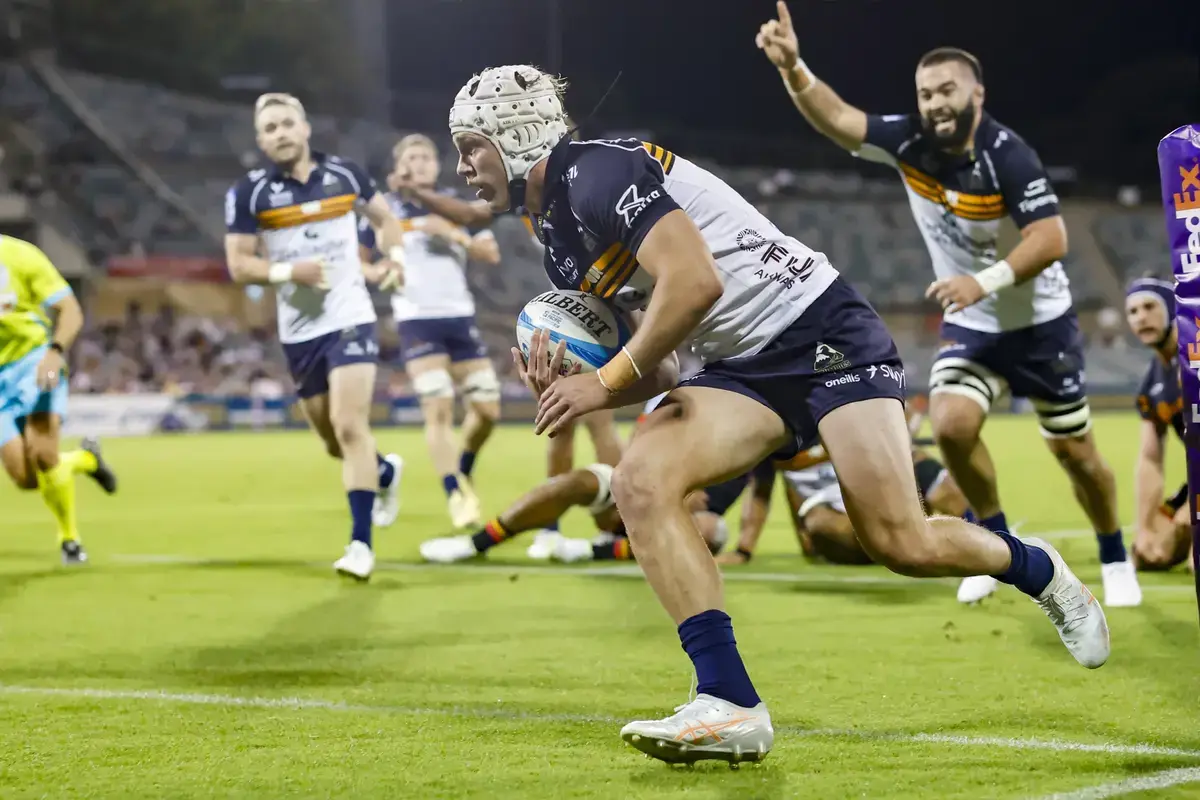Slipper’s milestone night ends in glory as Brumbies stun Chiefs