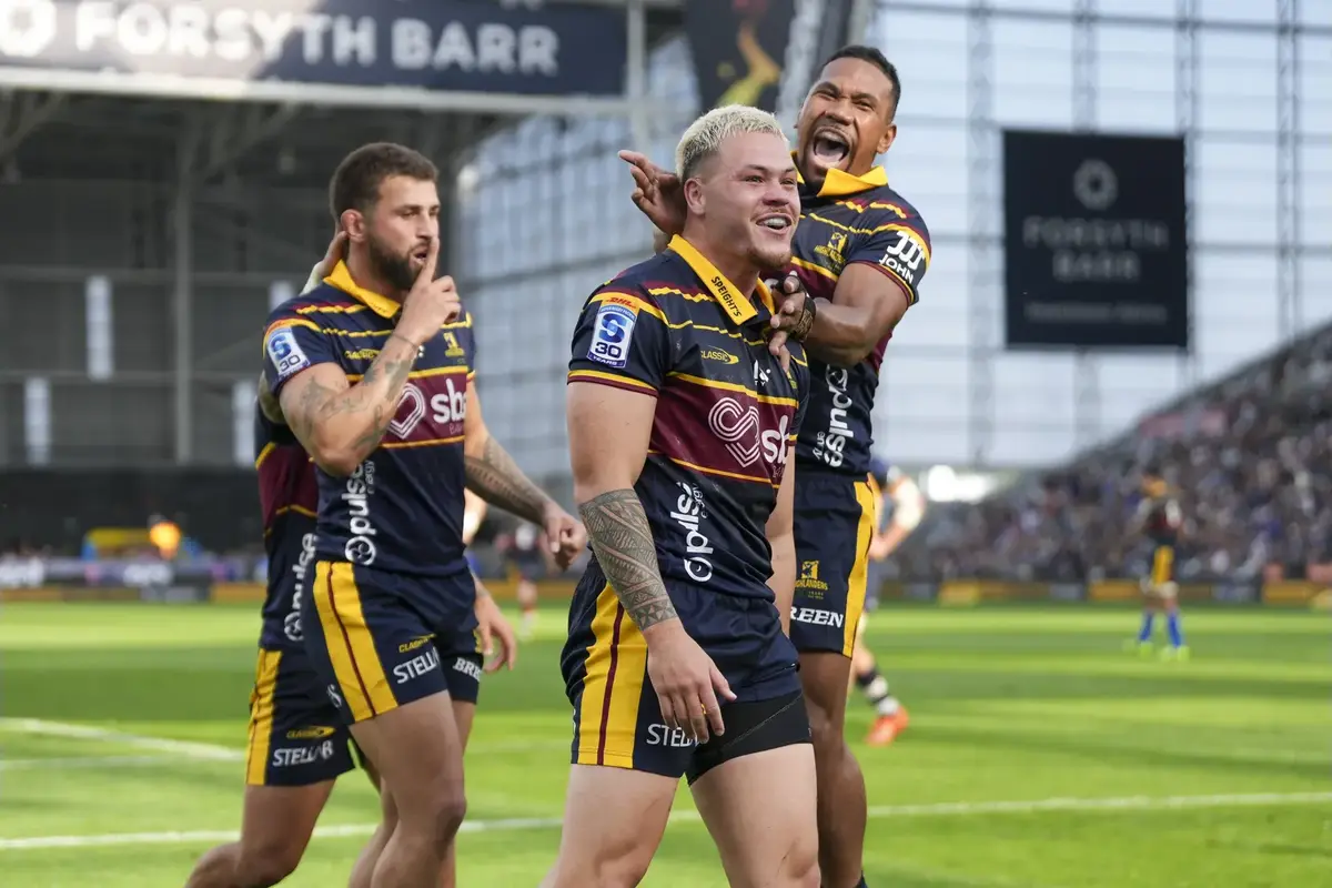 Tangitau double powers Highlanders comeback as Force fall short