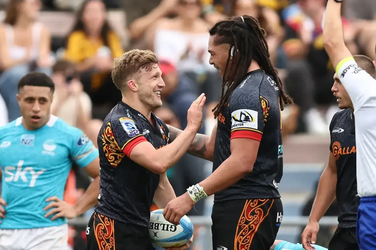 McKenzie breaks try-scoring record as Chiefs rout Moana Pasifika