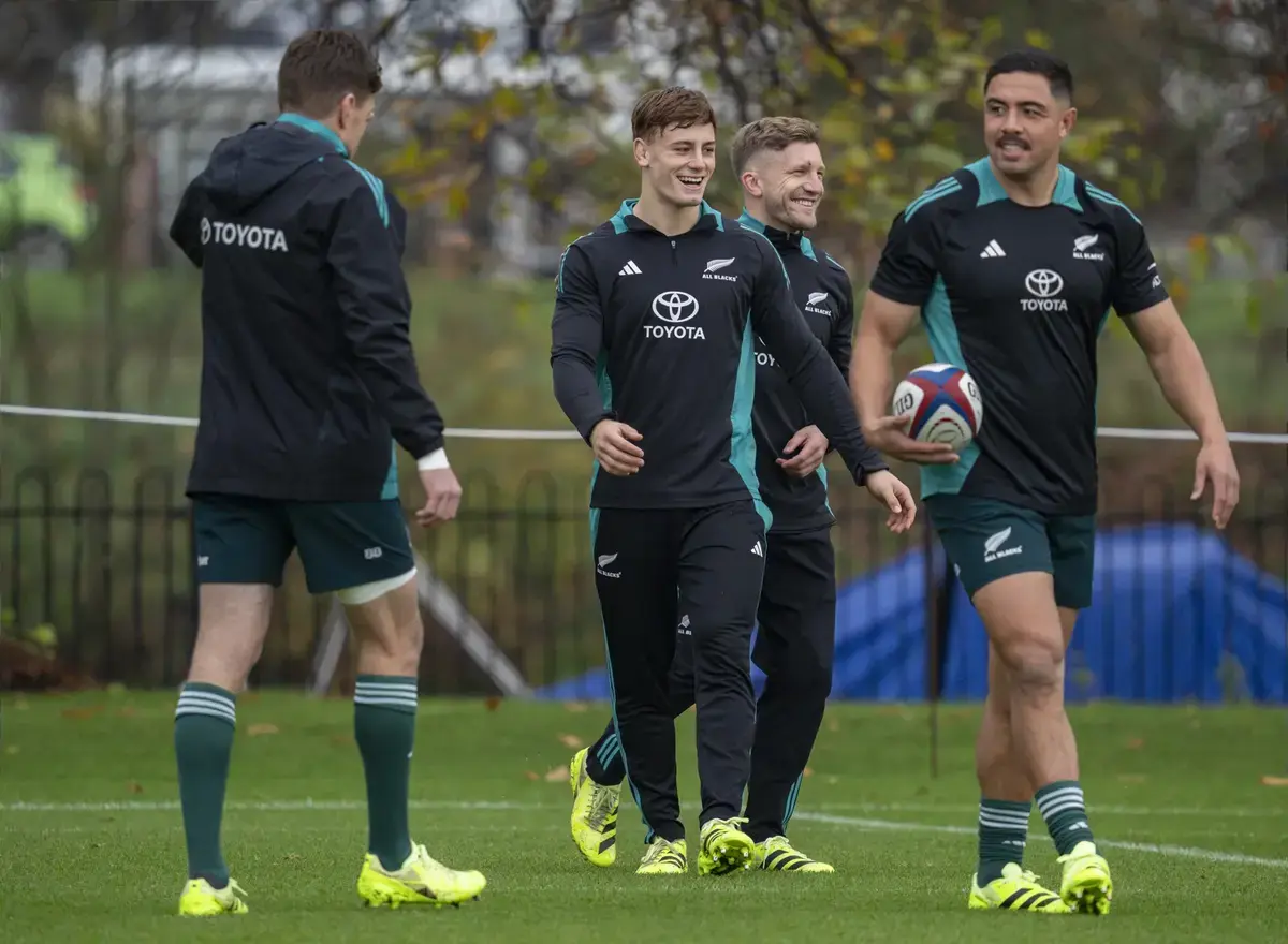 Carter calls on All Blacks contenders to seize number 10 jersey