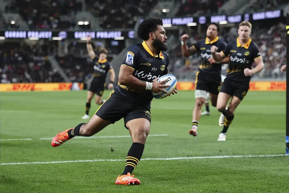 Fehi Fineanganofo returns as Hurricanes name semi-final team
