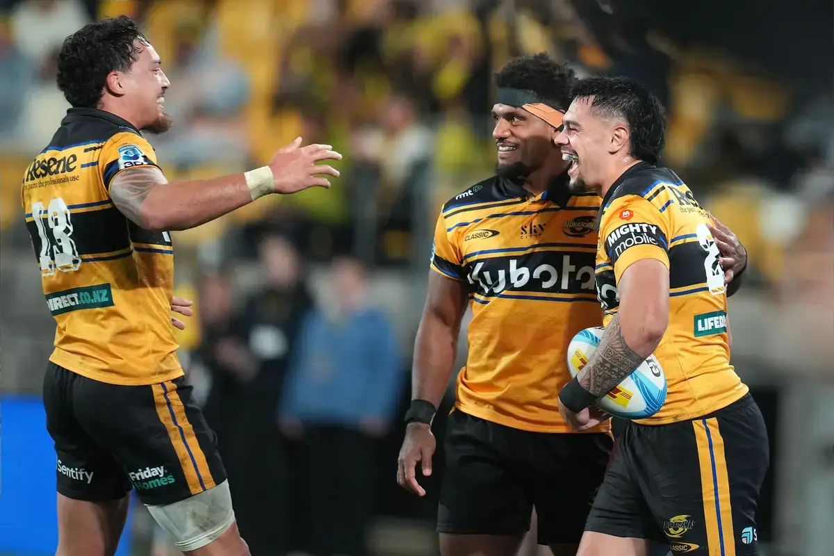 Hurricanes demolish Brumbies to book home semi-final berth